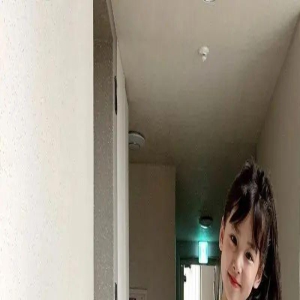 8岁女童“撞脸”宋慧乔，靠穿搭圈粉20w！这也太可爱了吧！