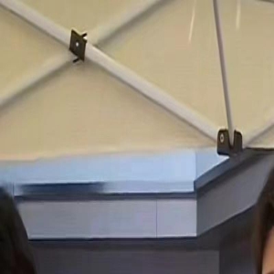 39岁TVB男星定居内地9年，穿88元衣摆地摊卖鸡爪，购2套房已秘婚