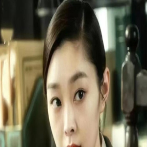 宋轶谍战剧《蜂巢》,上刑化浓妆、监狱里穿高定 ,网友:又是神剧