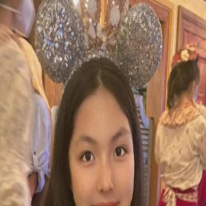 13岁王诗龄返英开学!晒2w包包与闺蜜逛高档会所,曝生活费超百万