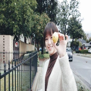 24岁女星突发全黑图「健康在崩坍」! 打无数点滴:没勇气看镜子