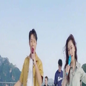 “凤凰传奇”曾毅涂口红,被指风头盖过玲花?网友:玲花根本不怕