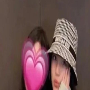 王诗龄伦敦街头奢华穿搭引发热议,名人子女成长环境引发思考