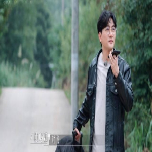 林心如飞奔向苏有朋，两人激情相拥，一声“杜飞”魂穿童年回忆