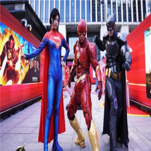 《闪电侠》首映超英“整活” 反套路大片口碑获赞