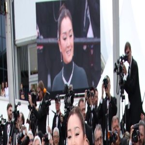 戛纳电影节红毯群星闪耀 巩俐张雨绮关晓彤美艳