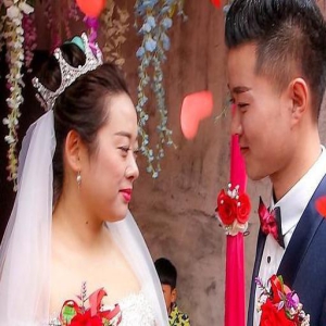 嫁个老公是孤儿,无意翻到他口袋里两张纸,听完他的解释我愣住了