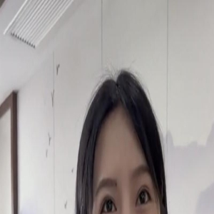 网红麦小登婚后第一个生日遭质疑!无缝衔接带货,被批吃相太难看