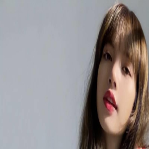 Lisa晒疯马秀演出照,挂珍珠遮羞透视效果佳,喊话:缺人了再叫我