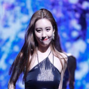 李宣美:“第一美腿女神”身材凹凸有致!热辣舞姿让人移不开眼