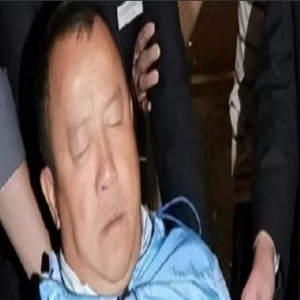 曾志伟康复出院,健步如飞引发争议:网友质疑坏人长寿现象