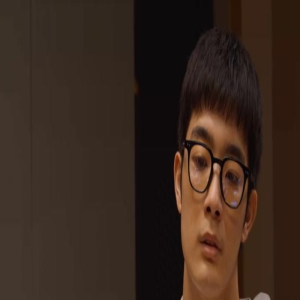 陈小艺儿子今年资源挺好,《平凡之路》《一路朝阳》都有回响