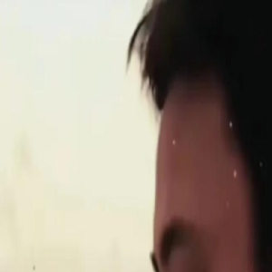 王思聪突然晒抱娃照,网友猜测神秘妈咪身份引发热议!