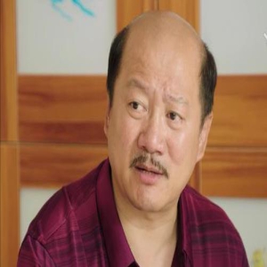 谢广坤劳斯莱斯被女学生刮蹭,当街索要10万,直言:拿你抵都不够