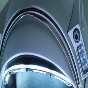 都暻秀完美变身成为韩国1号宇航员,引领今夏“月球度假”!