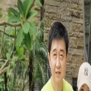 付笛生自曝已退休,带任静恩爱出游无人识,儿子娶美娇妻成接班人