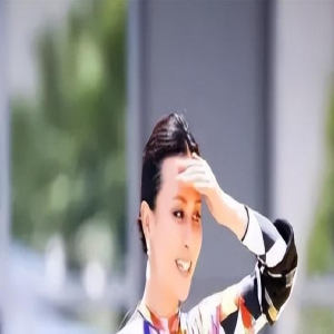 刘嘉玲才是真正的“腿精”!穿“一分裤”大长腿丝毫不逊色于杨幂